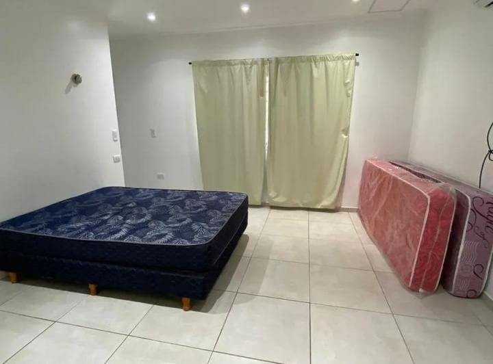 Casa en Venta - 4 Dorm. 4 Baños - La Matanza - 5
