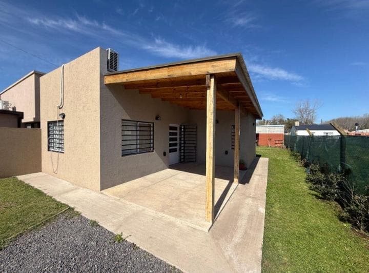 Casa 1 Dormitorio con Pileta. - Calle 60 E/ Las Tropas y 135, Barrio Parque – General Belgrano - 3