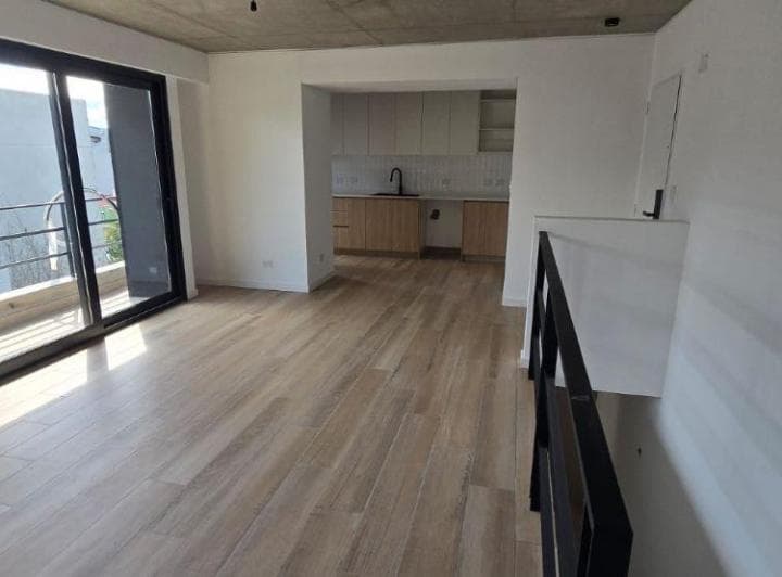 Departamento de 60 m² con 1 Dormitorio en Alquiler en S. Isidro. Fte a Plaza. Cochera y Terraza Ppia - 4