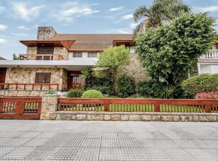Venta | Casa 8 Ambientes | 4 Cocheras | Quincho | Playroom | Ramos Mejía - 4
