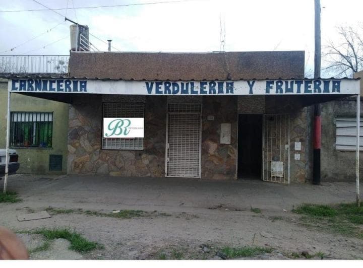 Oportunidad: Casa de 2 Dorm. con Patio y Local Al Frente en B° Bella Vista. - 4