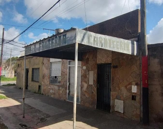 Oportunidad: Casa de 2 Dorm. con Patio y Local Al Frente en B° Bella Vista. - 2