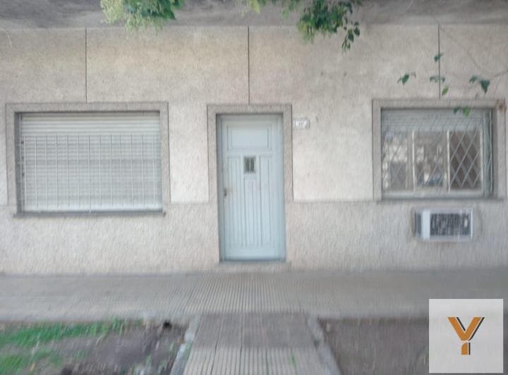 Casa en Venta - 2 Dorm. 2 Baños - General San Martin - 2