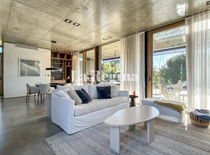 Casa Moderna de Hormigon Visto a La Venta en Los Carpinchos, Nordelta. - 2