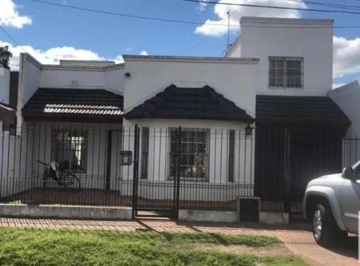 Casa en Venta - 3 Dorm. 2 Baños - 570 m² - Lujan - 2