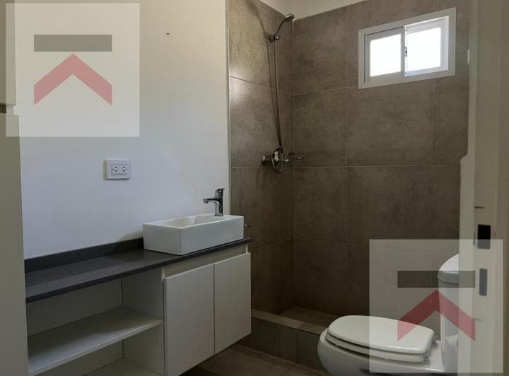 Alquiler Casa 3 Ambientes Dos Dorm, Dos Baños en La Lucila con Patio y Parrilla! - 3