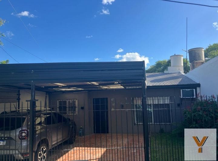 Casa en Venta - 3 Dorm. 1 Baño - Cocheras - 415 m² - Berazategui - 3