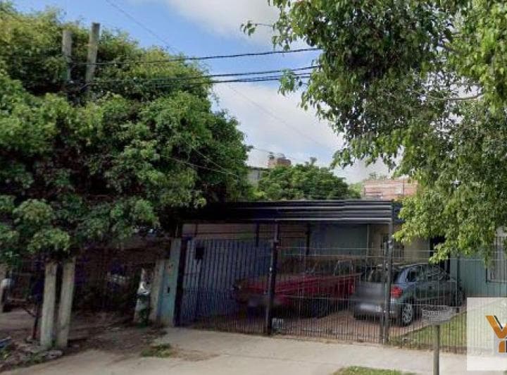 Casa en Venta - 3 Dorm. 1 Baño - Cocheras - 415 m² - Berazategui - 2