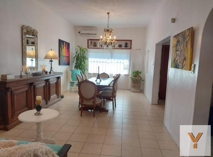 Casa en Venta - 3 Dorm. 3 Baños - Cochera - 235 m² - Castelar - 2