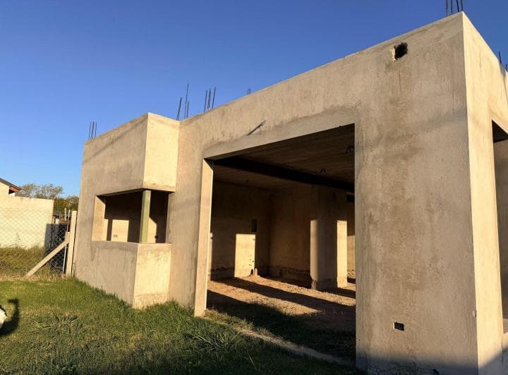 Lote con Casa a Terminar en Venta City Bell - 3