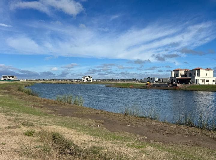 Dueño Vende Puertos / Barrio Amarras Lote 133 con Vista y Acceso Al Lago - 2
