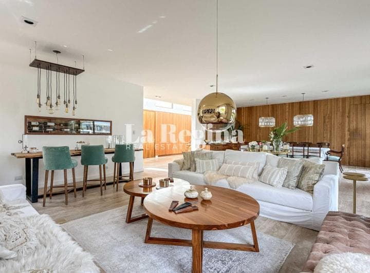 Casa en Venta de Estilo Moderno Al Lago en El Golf de Nordelta - 4