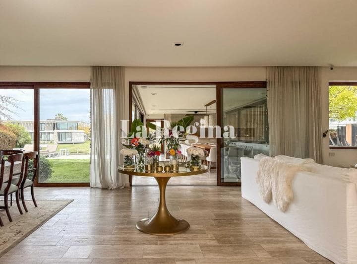 Casa en Venta de Estilo Moderno Al Lago en El Golf de Nordelta - 3