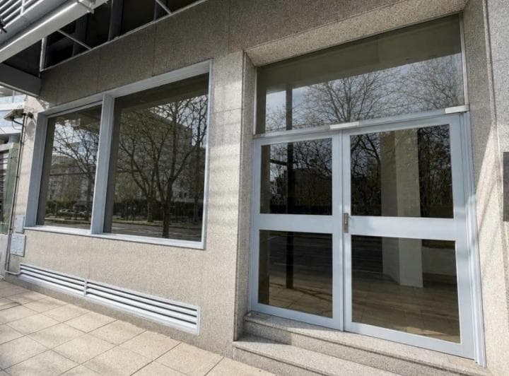 Local Comercial en Importante Av en Venta - 2