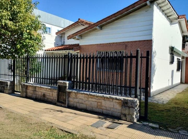 Venta Casa 3 Dorm. en Villa Luzuriaga - 2