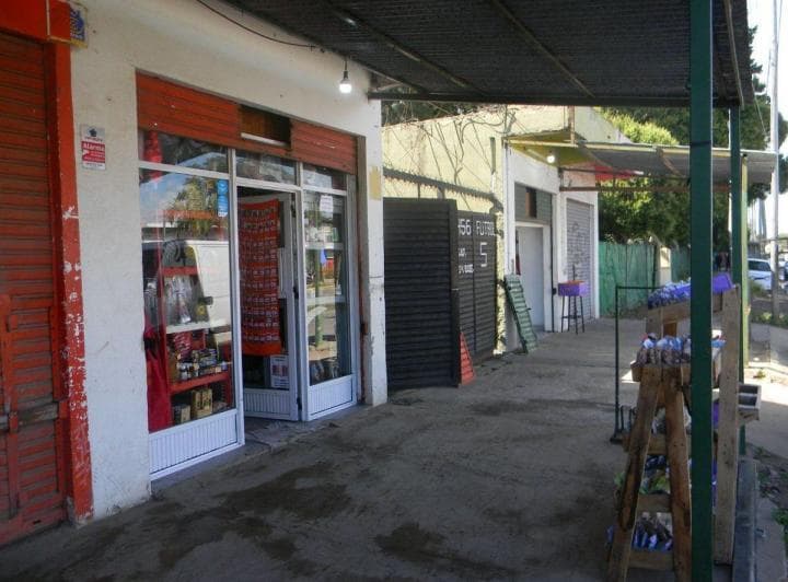 Venta en Bloque - 4 Locales Comerciales y Vivienda - 3