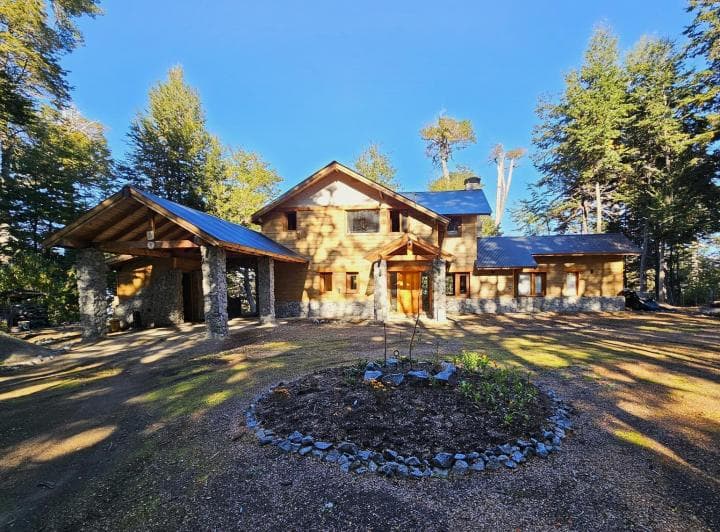 Venta de Casa con Vista Al Lago Nahuel Huapi - 2