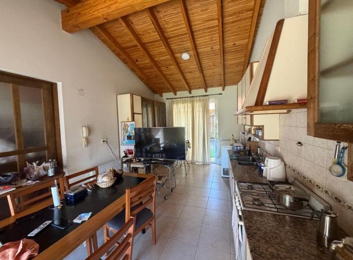 Impecable Casa Desarrollada en Planta Baja. - 3