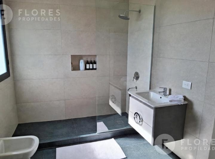 Casa 5 Ambientes, 3 Dorm., 3 Banos, San Sebastian Area 7, Escobar - 3