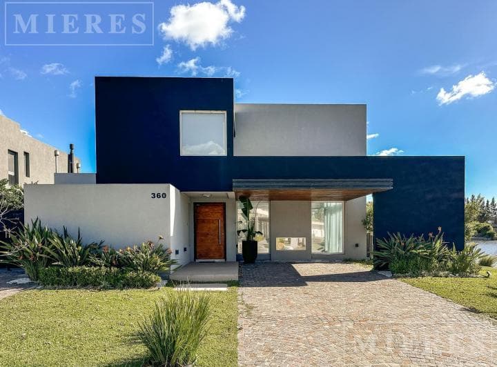 Excelente Casa en Venta a La Laguna en La Comarca, Bancalari - 2