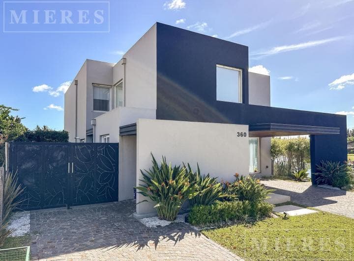 Excelente Casa en Venta a La Laguna en La Comarca, Bancalari - 3