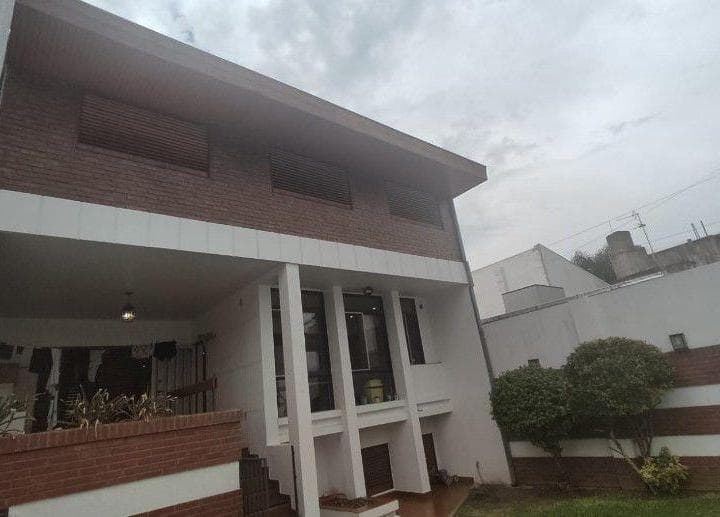 *chalet 6 Amb. Sobre Lote de 9 X 27 - 2