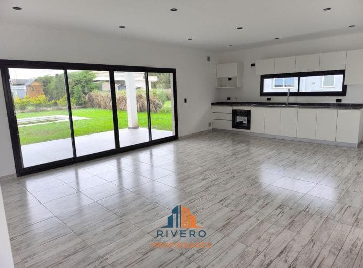 Venta Casa a Estrenar 3 Habitaciones Piscina Gas Cochera Horizontes Al Sur - 4