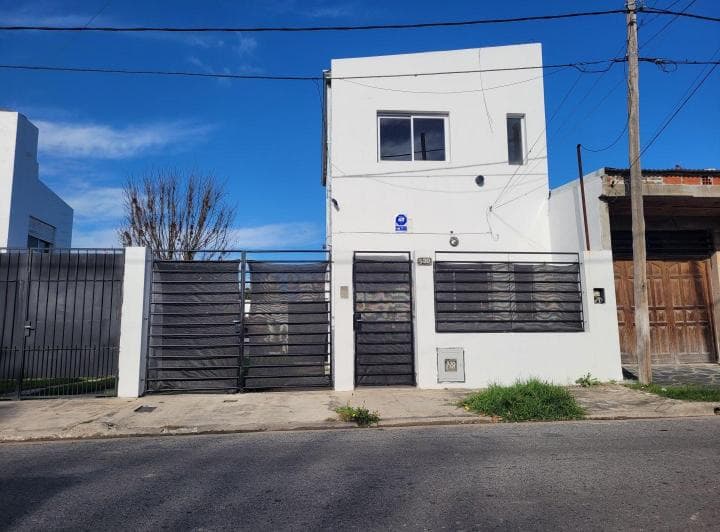 Duplex en Venta de 2 Dorm. y Patio - 2