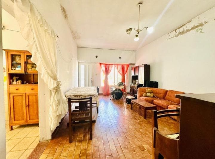 Venta Casa 4 Ambientes + Local en Moron - 2