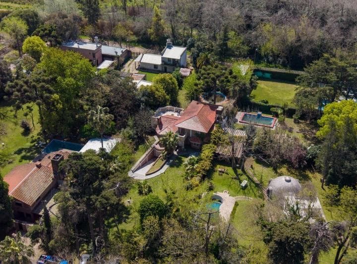Casa en Venta con Parque y Pileta en City Bell Cuatro Dorm. Dos Baños - 2