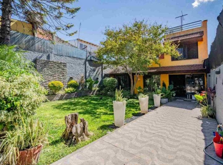 Venta Chalet con Quincho y Cochera en Loma Hermosa - 2