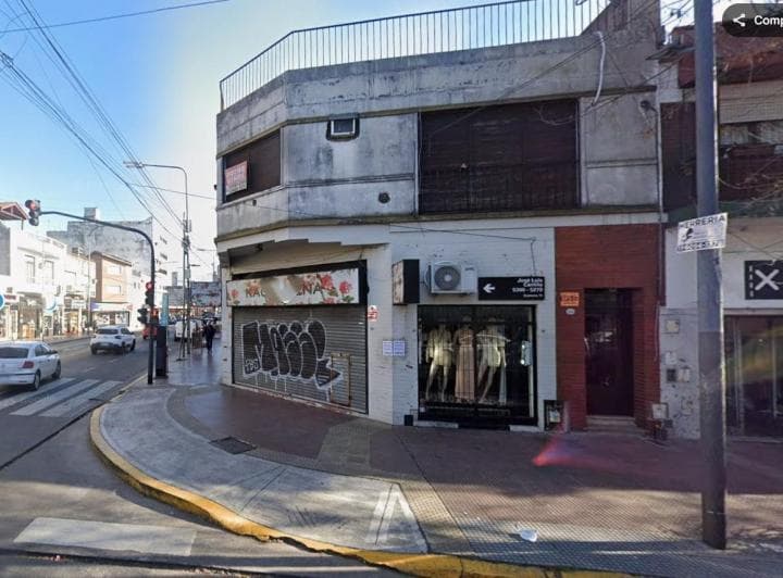 Local en Esquina Doble Vidriera - Lope de Vega y Cantilo - Devoto - 4