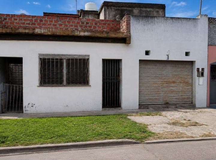 Lote Propio de 306 m² con Gran Potencial Constructivo – Zonificación R2a1 Mixta – Caseros - 2