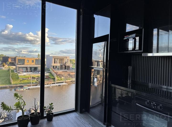 Venta Casa con Amarra Propia y Espacio Amplio Para Varios Autos en Villanueva - 4