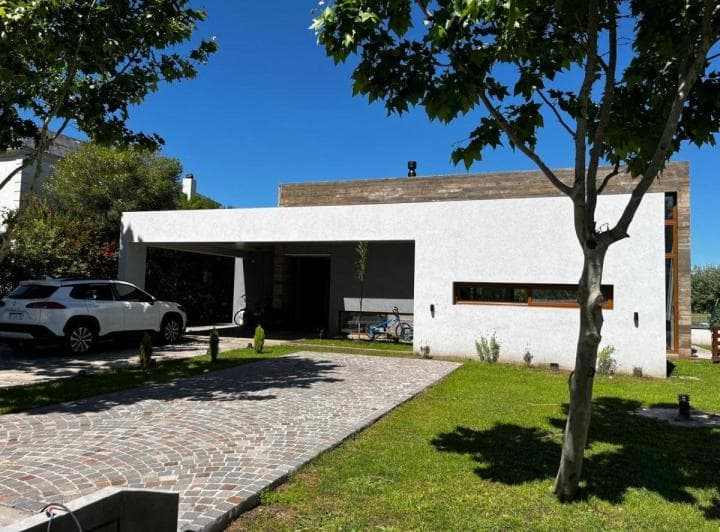 Moderna Casa en Haras del Sur II | Fondo Al Golf | Piscina | Galería Cerrada | Amueblada y Equipada - 2