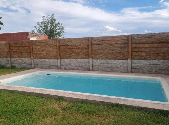 Venta Casa 2 Dorm. Cochera, Pileta Ibarlucea - 2