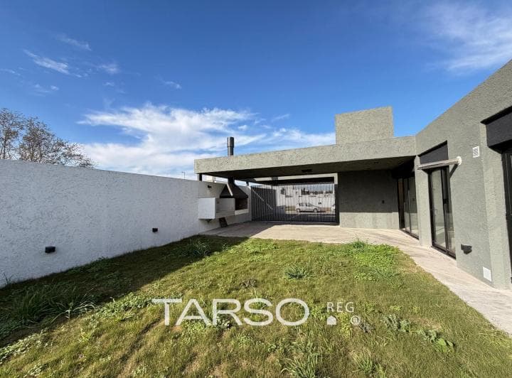Casa en Venta 3 Dorm. Planta Baja en Distrito Sur - 2