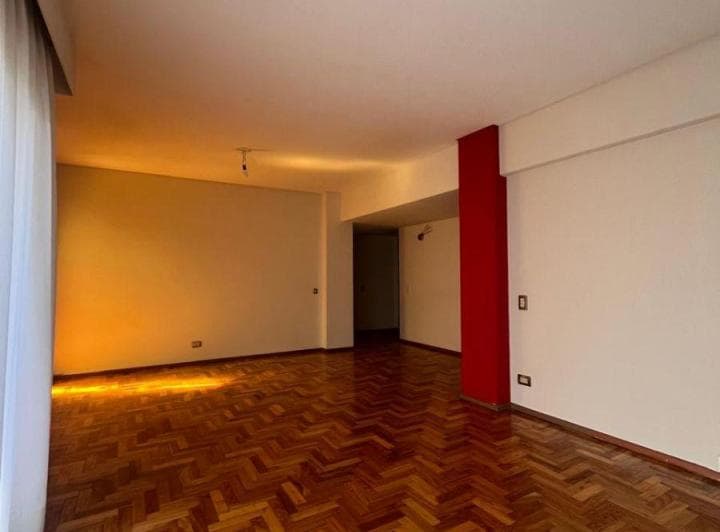 Venta Amplio Departamento Ubicado Sobre Calle Chile, Ciudad de Mendoza. - 4