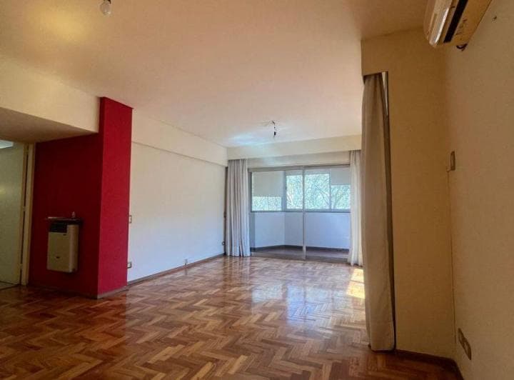 Venta Amplio Departamento Ubicado Sobre Calle Chile, Ciudad de Mendoza. - 2