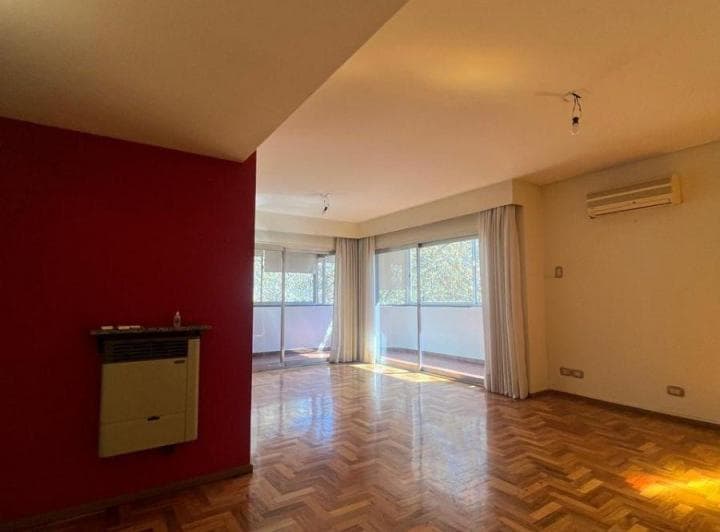 Venta Amplio Departamento Ubicado Sobre Calle Chile, Ciudad de Mendoza. - 3