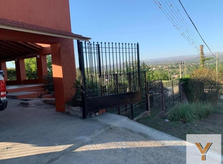 Casa en Venta - 4 Dorm. 3 Baños - Villa Carlos Paz - 3