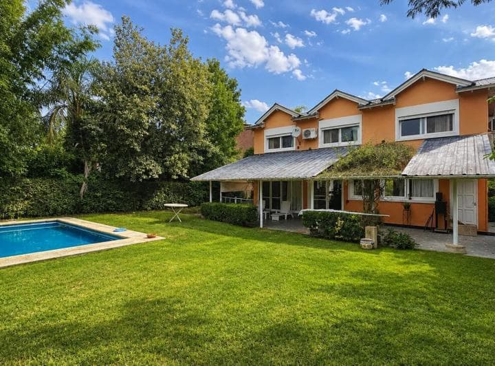 Venta Casa con Pileta y Amarra en Barrio Cerrado - 2