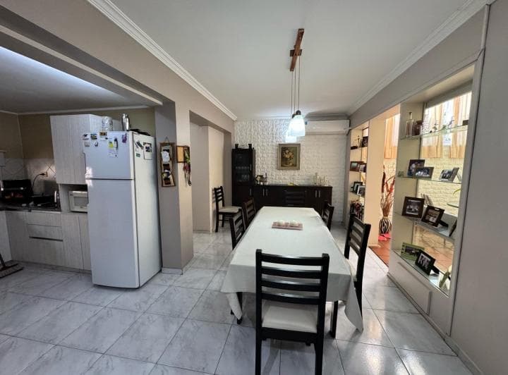 Casa 4 Dorm., Cochera, Patio y Local en Belgrano - 4