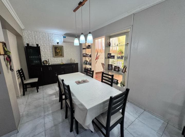 Casa 4 Dorm., Cochera, Patio y Local en Belgrano - 3