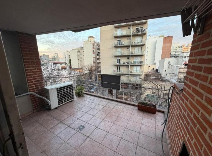 Venta Caballito 4 Ambientes con Cochera y Balcon - 2
