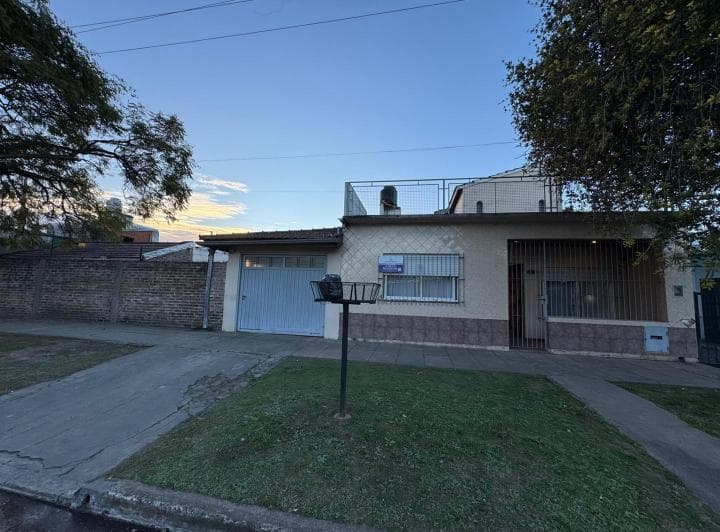 Adg. Casa Apta Crédito 4 Ambientes en San Miguel - 3