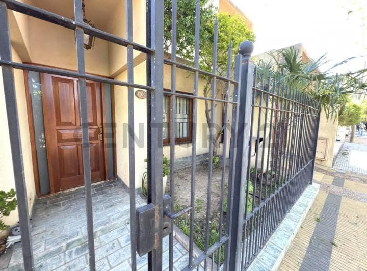 Hermosa Casa de Tres Habitaciones, con Pileta y Jardín en Zona Sagrado Corazón – - 5