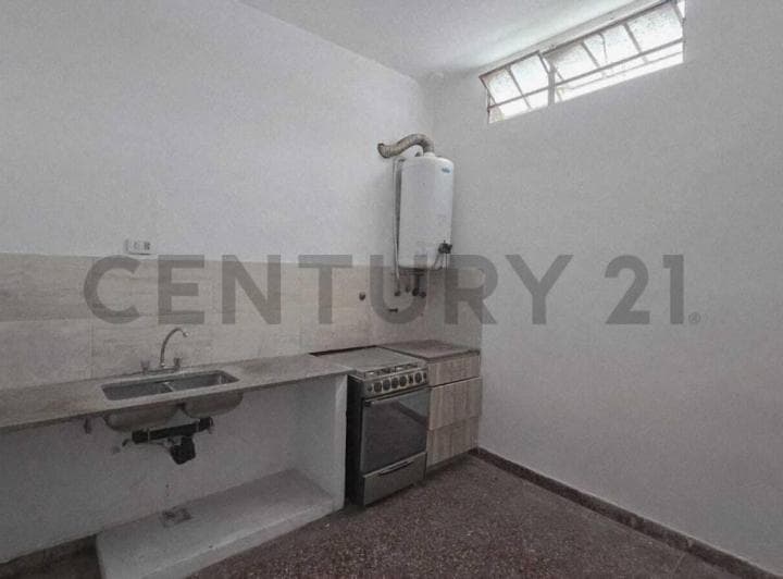Venta Casa 4 Ambientes en Lanús Oeste, Remedios de Escalada, con Parque, Pileta - 4