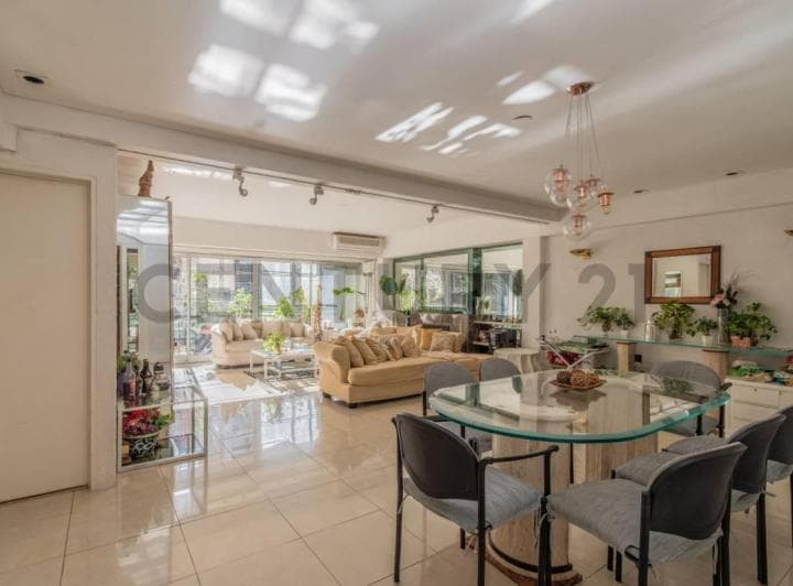 5 Ambientes con Patio de 67 m², Balcón y Cochera. - 3