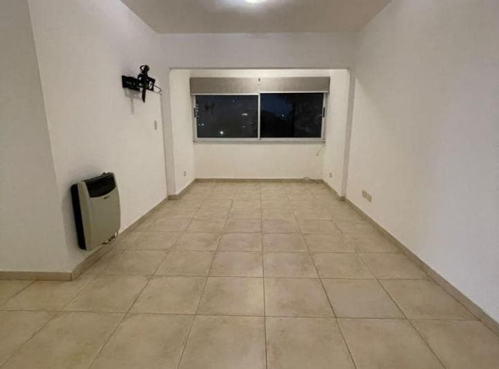 Excelente Departamento de 3 Ambientes con Estacionamiento | Zona Plaza Malvinas - 2